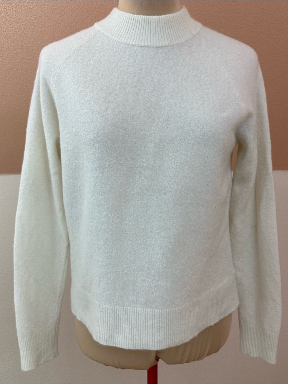 Athleta Hawthorn Crew Sweater Womens XXS Merino Wool Blend Color Dove Fuzzy - Picture 2 of 15